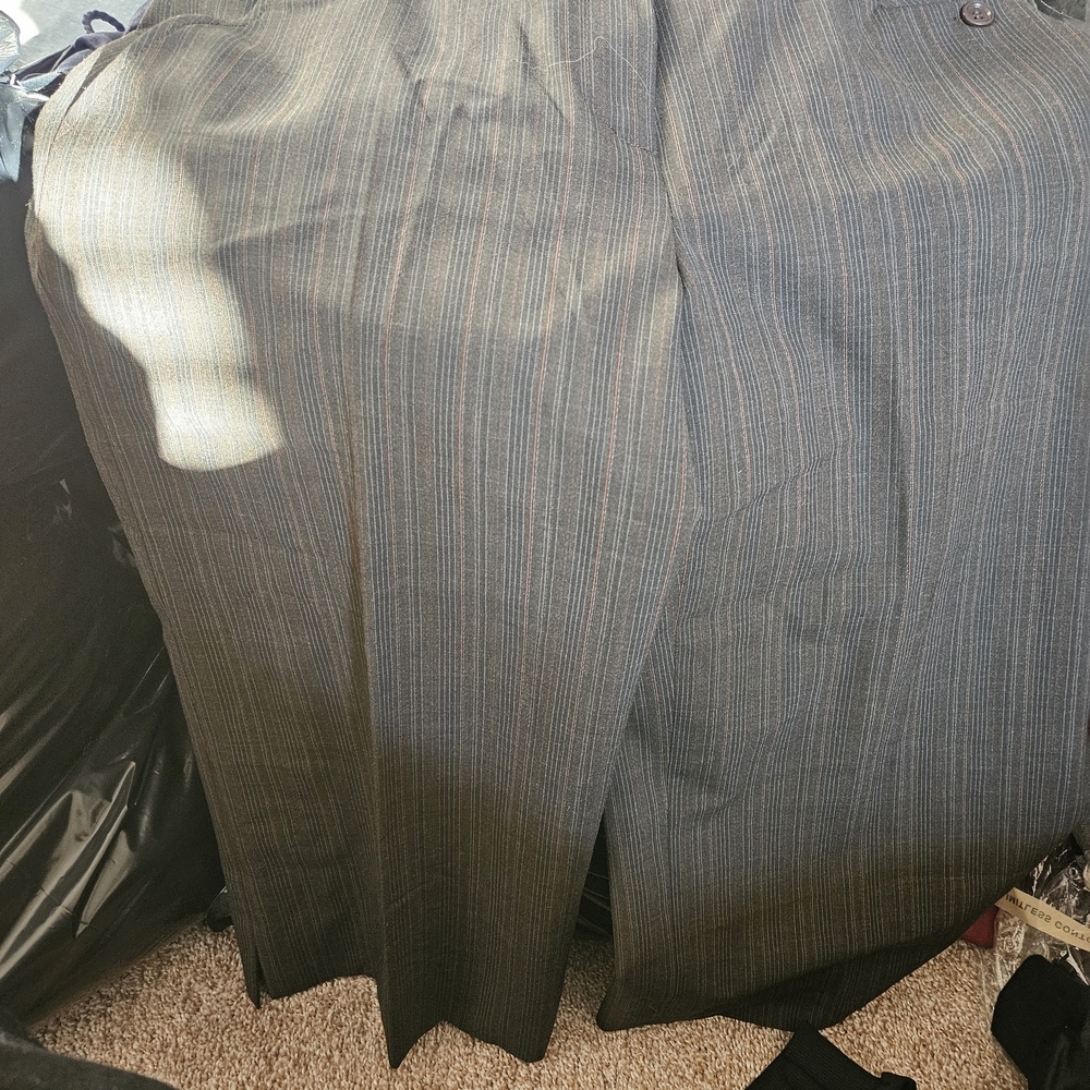 BCBGMaxAzria Striped Gray Capris